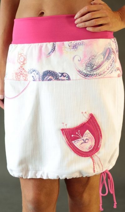 LaJuPe jeans sukně bílá se sedlem áčková růžový náplet motiv růžový tulipán s kapsou