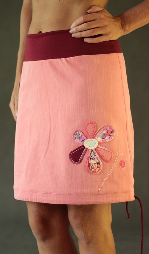 LaJuPe_Sukně_lososová_riflová_áčková_motiv_květina_6_lístků_3barevná_D LaJuPe džínová sukně lososová riflová áčková vínový náplet motiv růžová květina s kapsou