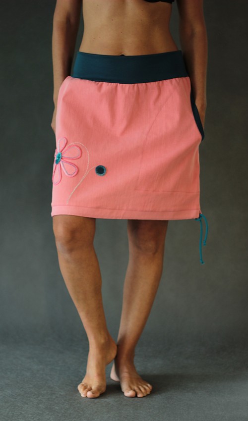 LaJuPe_Sukně_lososová_riflová_áčková_motiv_květina_6_lístků_jednobarevná_P LaJuPe růžová sukně lososová riflová áčková petrol náplet motiv růžová květina s kapsou