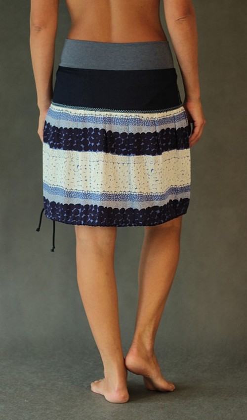 LaJuPe květovaná sukně viskózová se sedlem áčková šedomodrý náplet motiv modrobílý aplikace modré sněženky