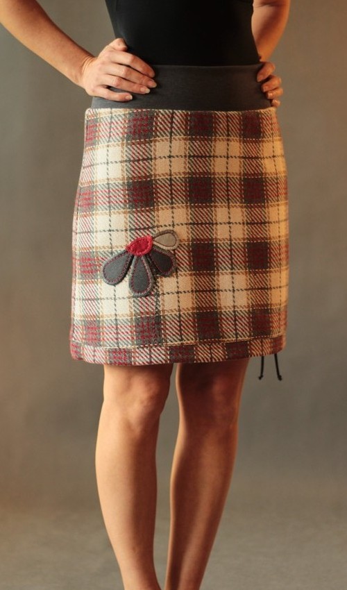 LaJuPe dámské zimní sukně polyester_viskóza_s_podšívkou_červená_krémová_áčková_1kapsa_tunýlek_šedá_šedá_kytka_polokvět