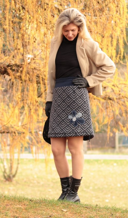 0052_P_slide_polyester_polyester_s_podšívkou_modrá_šedá_áčková_1kapsa_tunýlek_tmavěmodrá_modrá_kytka_6tikvět LaJuPe teplá sukně slide_polyester_polyester_s_podšívkou_modrá_šedá_áčková_1kapsa_tunýlek_tmavěmodrá_modrá_kytka_6tikvět