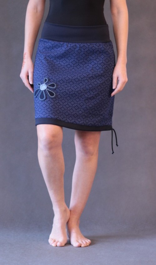 LaJuPe sukně polyester_elastan_bez_podšívky_modrá_modrá_áčková_1kapsa_tunýlek_modrá_modrá_kytka_6tikvět