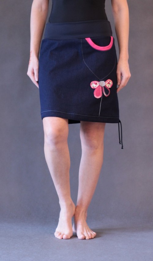 0110_P_slide_bavlna_polyester_bez_podšívky_modrá_růžová_áčková_1kapsa_tunýlek_modrá_růžová_kytka_polokvět