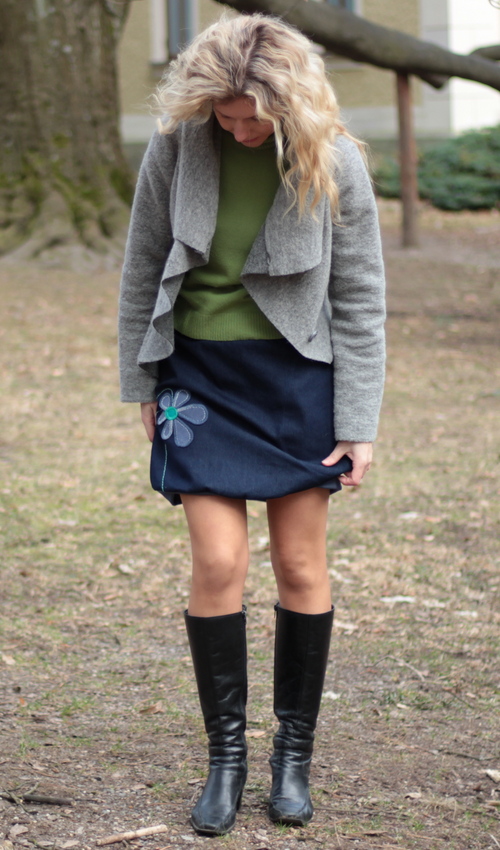 0111_P_slide_bavlna_polyester_bez_podšívky_modrá_džínová_áčková_1kapsa_úplet_modrá_džínová_kytka_šestikvět LaJuPe dámské sukně jeans bavlna_polyester_bez_podšívky_modrá_džínová_áčková_1kapsa_úplet_modrá_džínová_kytka_šestikvět