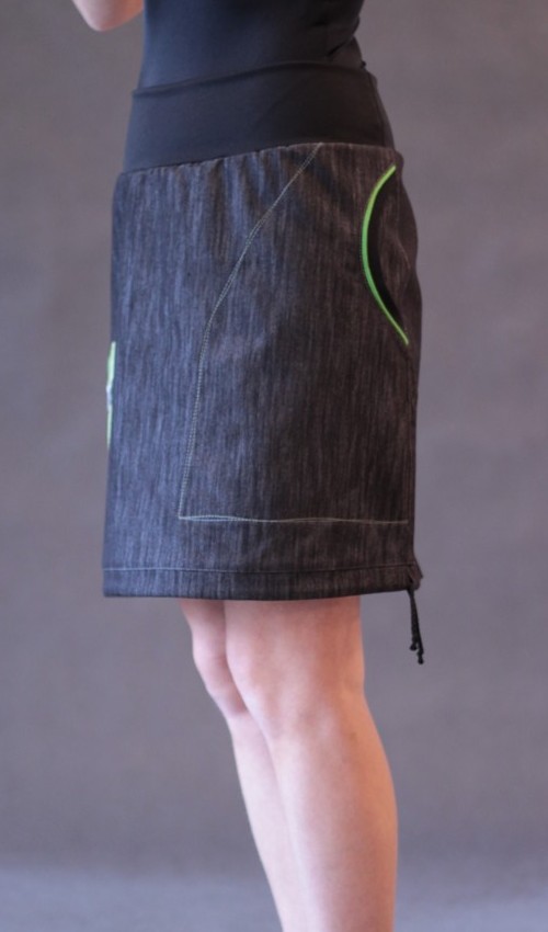 0113_P_detail_bavlna_polyester_bez_podšívky_černá_zelená_áčková_1kapsa_tunýlek_černá_zelená_kytka_šestikvět LaJupe dívčí riflová sukně bavlna_polyester_bez_podšívky_černá_zelená_áčková_1kapsa_tunýlek_černá_zelená_kytka_šestikvět