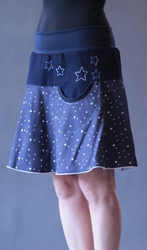 LaJuPe bavlněné sukně bavlna_polyester_bez_podšívky_tmavěmodrá_bílá_se_sedlem_nahoře_bez_kapes_tunýlek_tmavěmodrá_modrobílá_hvězda_hvězdy