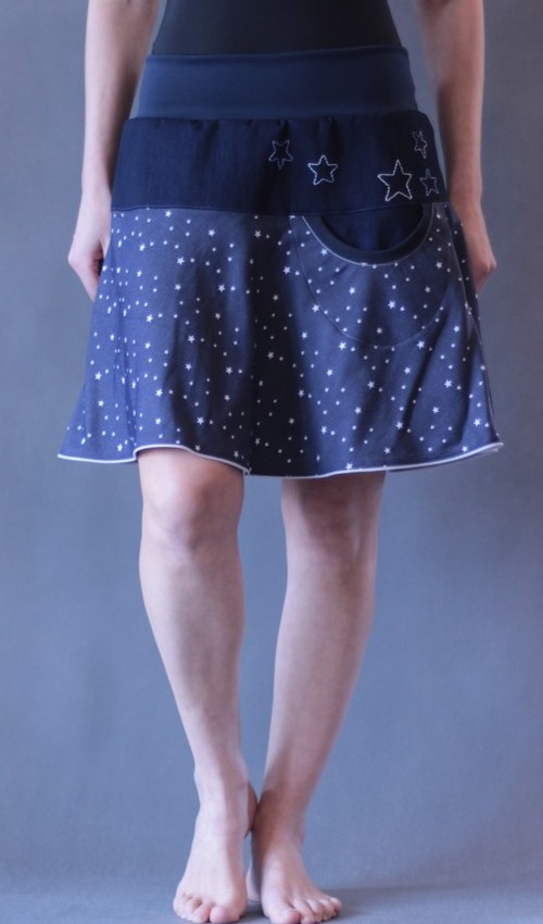 LaJuPe bavlněné sukně bavlna_polyester_bez_podšívky_tmavěmodrá_bílá_se_sedlem_nahoře_bez_kapes_tunýlek_tmavěmodrá_modrobílá_hvězda_hvězdy