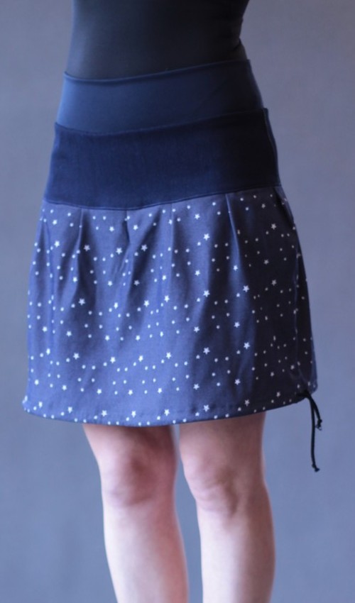 LaJuPe ručně šité sukně bavlna_elastan_bez_podšívky_modrá_bílá_se_sedlem_nahoře_bez_kapes_tunýlek_tmavěmodrá___není