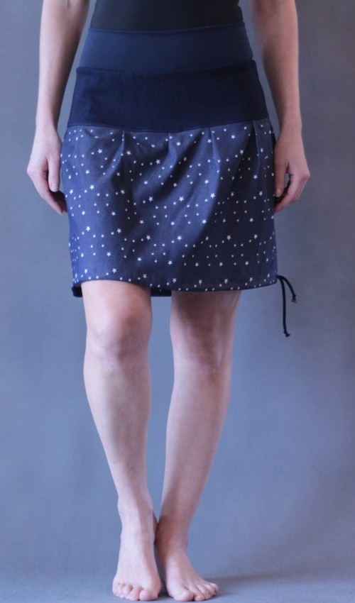 LaJuPe ručně šité sukně bavlna_elastan_bez_podšívky_modrá_bílá_se_sedlem_nahoře_bez_kapes_tunýlek_tmavěmodrá___není