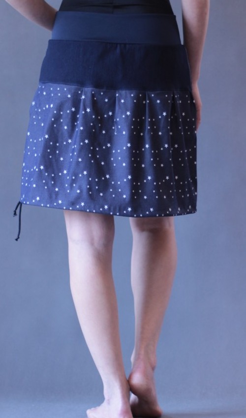 LaJuPe ručně šité sukně bavlna_elastan_bez_podšívky_modrá_bílá_se_sedlem_nahoře_bez_kapes_tunýlek_tmavěmodrá___není