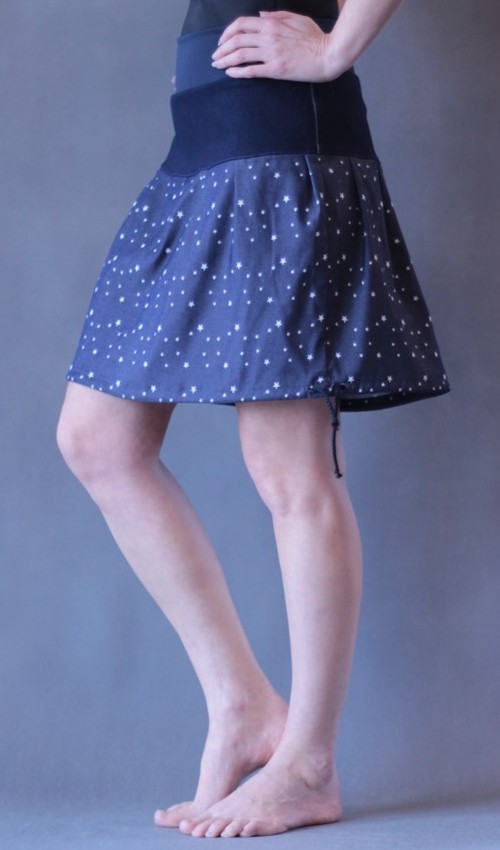 LaJuPe ručně šité sukně bavlna_elastan_bez_podšívky_modrá_bílá_se_sedlem_nahoře_bez_kapes_tunýlek_tmavěmodrá___není