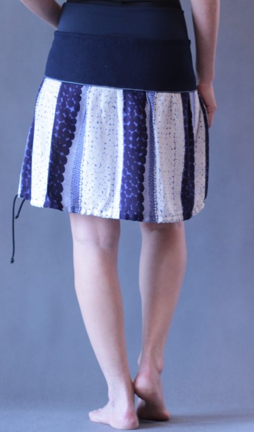 LaJuPe vzorované sukně bavlna_viskóza_bez_podšívky_modrá_bílá_se_sedlem_nahoře_bez_kapes_tunýlek_tmavěmodrá