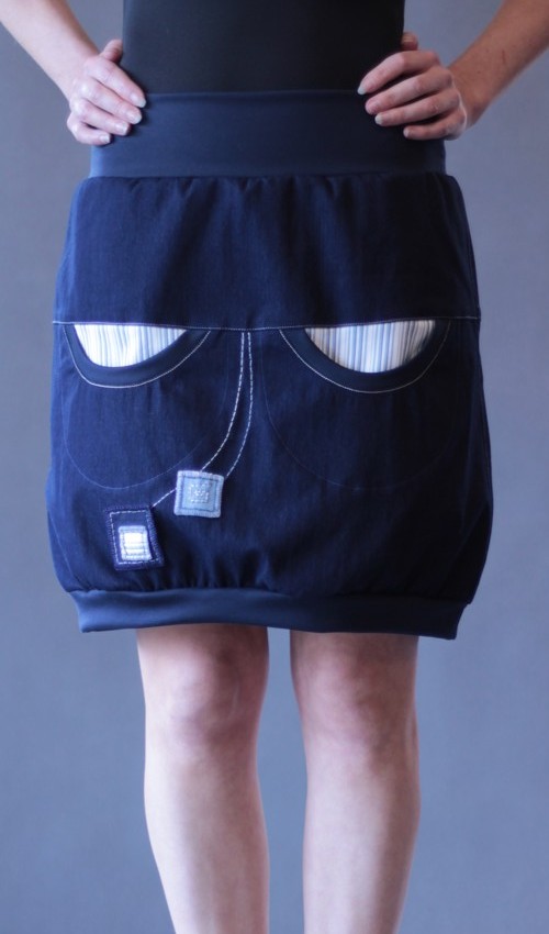 0146_P_detail_bavlna_polyester_bez_podšívky_modrá_bleděmodrá_se_sedlem_nahoře_2kapsy_úplet_tmavěmodrá_modrobílá_čtverec_čtverečky LaJuPe sukně s kapsami bavlna_polyester_bez_podšívky_modrá_bleděmodrá_se_sedlem_nahoře_2kapsy_úplet_tmavěmodrá_modrobílá_čtverec_čtverečky