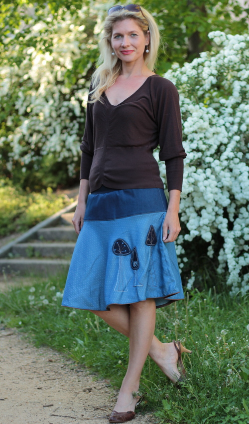 LaJuPe kolová sukně bavlna_elastan_bez_podšívky_modrá_hnědá_se_sedlem_nahoře_bez_kapes_kédr_modrá_modrohnědá_les_třistromy