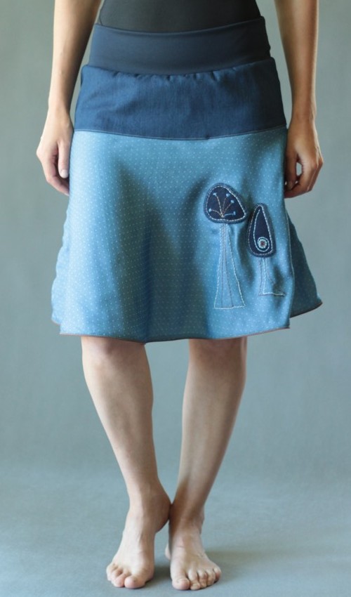 LaJuPe kolová sukně bavlna_elastan_bez_podšívky_modrá_hnědá_se_sedlem_nahoře_bez_kapes_kédr_modrá_modrohnědá_les_třistromy