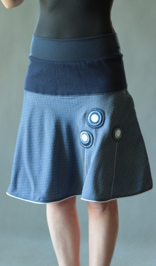 0164_P_detail_bavlna_elastan_bez_podšívky_modrá_bílá_se_sedlem_nahoře_bez_kapes_kédr_modrá_bílomodrá_balónek_třibalónky LaJuPe kolová sukně bavlna_elastan_bez_podšívky_modrá_bílá_se_sedlem_nahoře_bez_kapes_kédr_modrá_bílomodrá_balónek_třibalónky