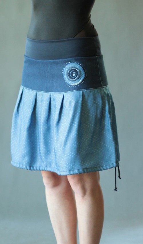 0173_P_detail_bavlna_elastan_bez_podšívky_modrá_modrá_se_sedlem_nahoře_bez_kapes_tunýlek_modrá_modrá_terčík_terčík LaJuPe sukně do áčka bavlna_elastan_bez_podšívky_modrá_modrá_se_sedlem_nahoře_bez_kapes_tunýlek_modrá_modrá_terčík_terčík