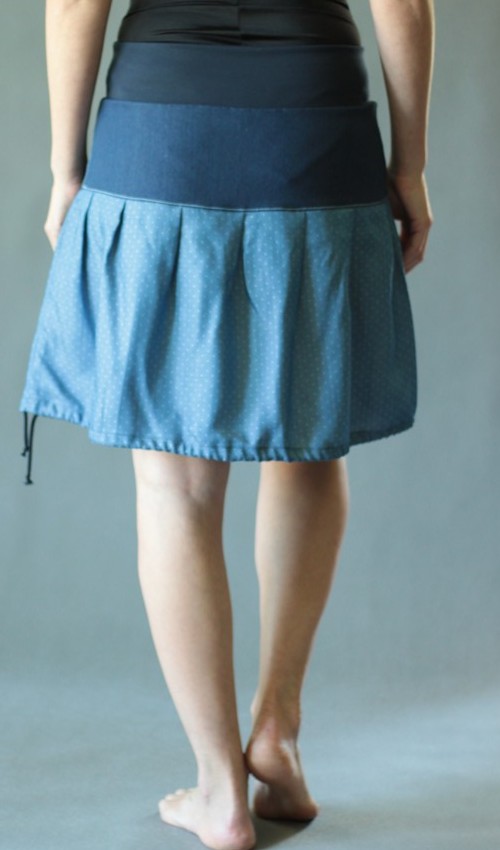 0173_P_zezadu_bavlna_elastan_bez_podšívky_modrá_modrá_se_sedlem_nahoře_bez_kapes_tunýlek_modrá_modrá_terčík_terčík LaJuPe sukně do áčka bavlna_elastan_bez_podšívky_modrá_modrá_se_sedlem_nahoře_bez_kapes_tunýlek_modrá_modrá_terčík_terčík