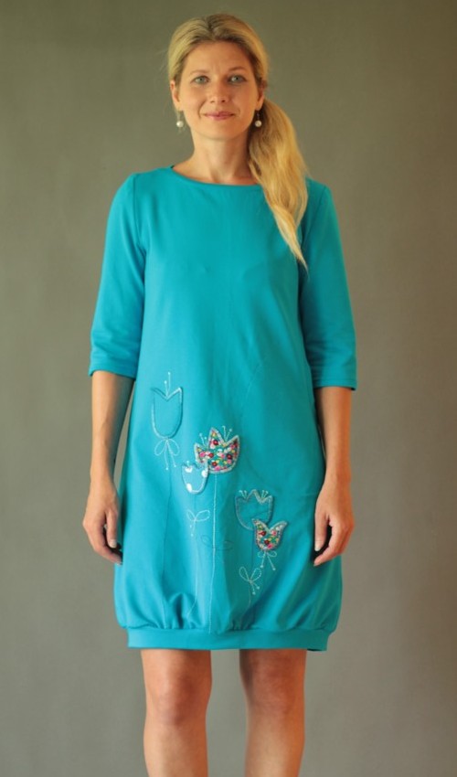 LaJuPe dámské volné šaty bavlna_elastan_bez_podšívky_azurová_růžová__1kapsa_úplet__azurovorůžová_louka_zvonky