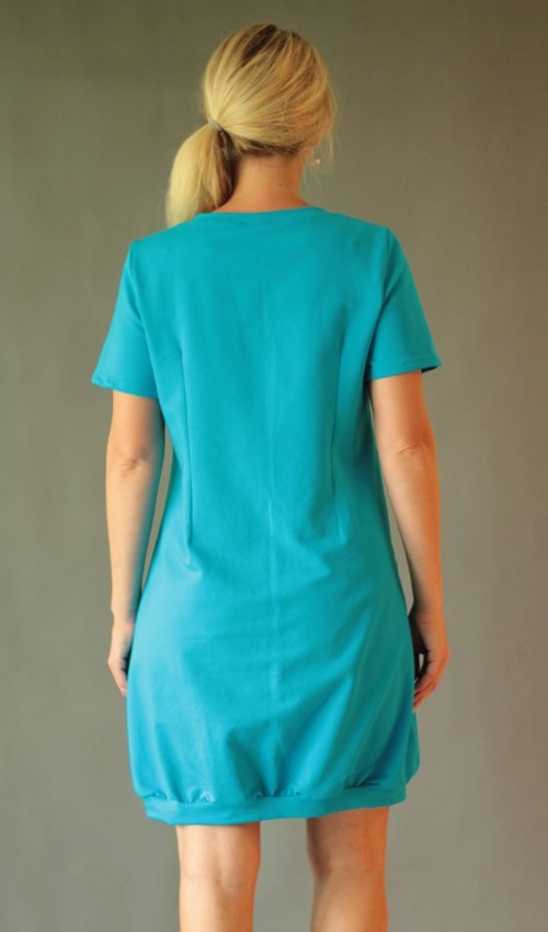 LaJuPe dámské pohodlné šaty bavlna_elastan_bez_podšívky_azurová_růžová__1kapsa_úplet__azurovorůžová_louka_kytky