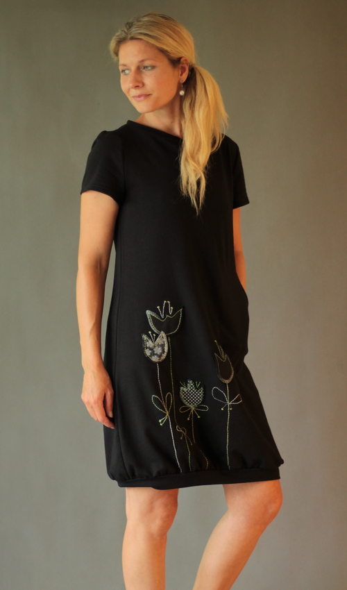 LaJuPe večerní šaty bavlna_elastan_bez_podšívky_černá_zelená__1kapsa_úplet__zelenočerná_louka_zvonky