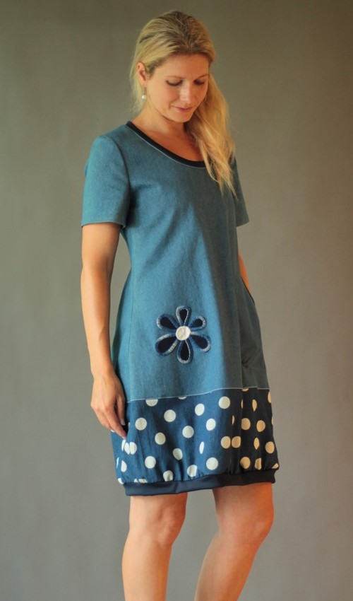 LaJuPe dámské retro šaty bavlna_elastan_bez_podšívky_modrá_bílá__1kapsa_úplet__modrobílá_květ_kytka