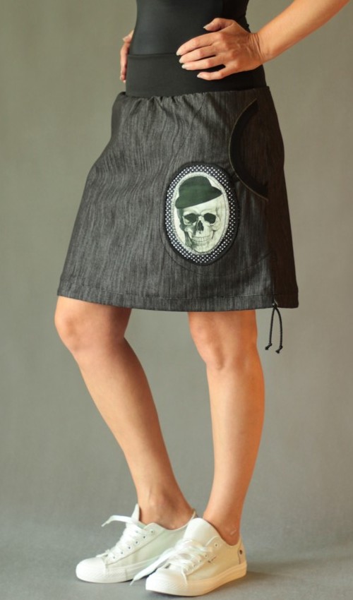 0183_P_šikmo_bavlna_polyester_bez_podšívky_černá_bílá_áčková_1kapsa_tunýlek_černá_černobílá_lebka_klobouk LaJuPe metalová sukně bavlna_polyester_bez_podšívky_černá_bílá_áčková_1kapsa_tunýlek_černá_černobílá_lebka_klobouk