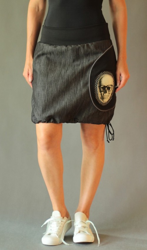 0184_P_zepredu_bavlna_polyester_bez_podšívky_černá_bílá_áčková_1kapsa_tunýlek_černá_černobílá_lebka_brýle LaJuPe punk sukně bavlna_polyester_bez_podšívky_černá_bílá_áčková_1kapsa_tunýlek_černá_černobílá_lebka_brýle