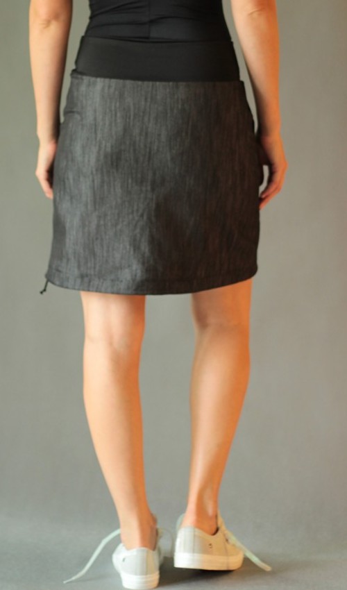 0185_P_zezadu_bavlna_polyester_bez_podšívky_černá_bílá_áčková_1kapsa_tunýlek_černá_černobílá_lebka_lebka LaJuPe gothic sukně bavlna_polyester_bez_podšívky_černá_bílá_áčková_1kapsa_tunýlek_černá_černobílá_lebka_lebka