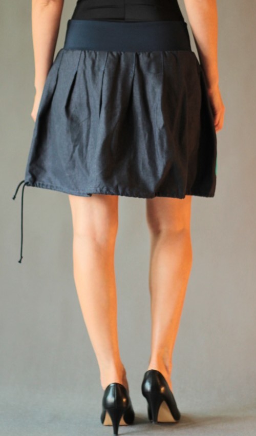 LaJuPe lněná sukně len_viskóza_bez_podšívky_tmavě modrá_tyrkys_skládaná_1kapsa_tunýlek_modrá_modrobílá_kytka_šestikvět