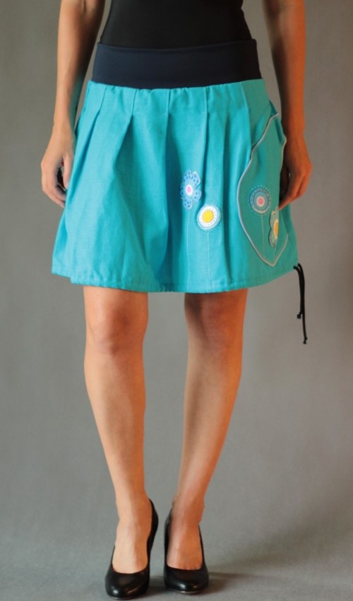 0189_P_zepredu_len_viskóza_bez_podšívky_tyrkys_žlutá_skládaná_1kapsa_tunýlek_modrá_žlutá_květiny_louka LaJuPe romantická sukně len_viskóza_bez_podšívky_tyrkys_žlutá_skládaná_1kapsa_tunýlek_modrá_žlutá_květiny_louka