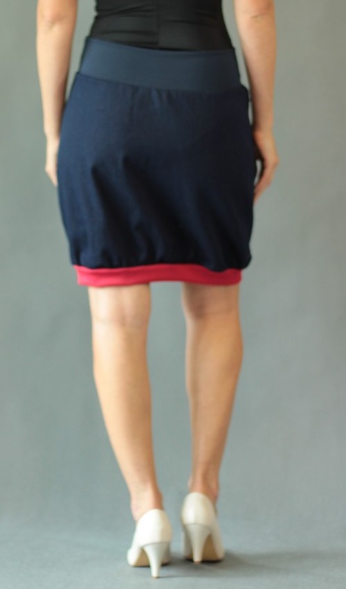 0214_P_zezadu_bavlna_elastan_bez_podšívky_modrá_červená_áčková_1kapsa_úplet_modrá_bílomodročervená_ryba_tři ryby LaJuPe dívčí džínová sukně bavlna_elastan_bez_podšívky_modrá_červená_áčková_1kapsa_úplet_modrá_bílomodročervená_ryba_tři ryby