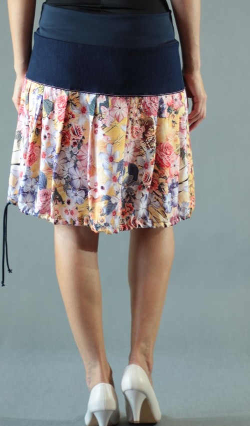 0233_P_zezadu_bavlna_viskóza_bez_podšívky_pestrobarevná_modrá_se_sedlem_nahoře_bez_kapes_tunýlek_modrá_modrá_kytka_polokvět LaJuPe sukně s aplikací bavlna_viskóza_bez_podšívky_pestrobarevná_modrá_se_sedlem_nahoře_bez_kapes_tunýlek_modrá_modrá_kytka_polokvět