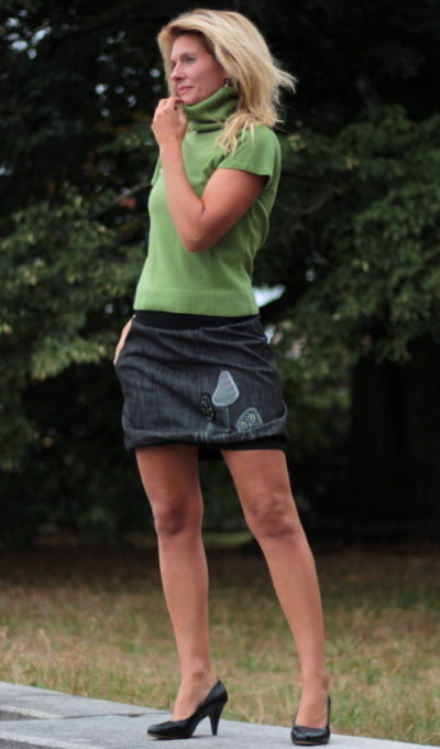 LaJuPe zelená sukně bavlna_polyester_bez_podšívky_antracit_zeleno žlutá_áčková_1kapsa_úplet_černá_zeleno žlutá_les_tři stromy