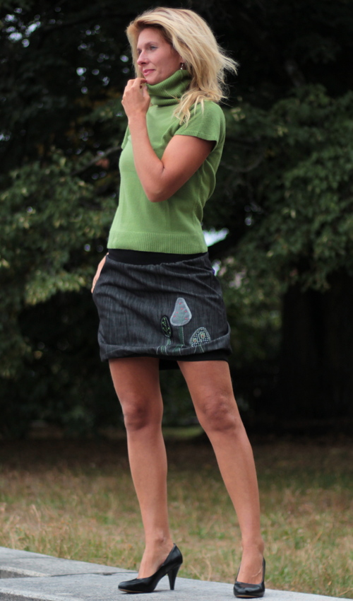 0241_P_slide_bavlna_polyester_bez_podšívky_antracit_zeleno žlutá_áčková_1kapsa_úplet_černá_zeleno žlutá_les_tři stromy LaJuPe zelená sukně bavlna_polyester_bez_podšívky_antracit_zeleno žlutá_áčková_1kapsa_úplet_černá_zeleno žlutá_les_tři stromy