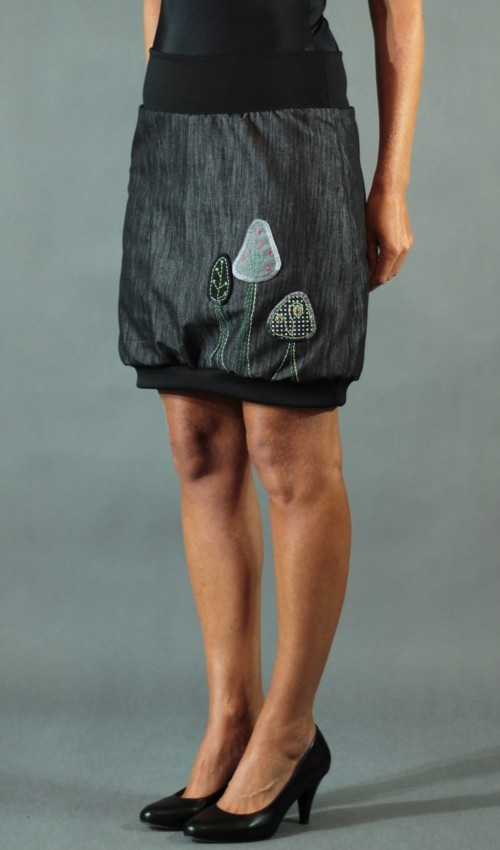 0241_P_šikmo_bavlna_polyester_bez_podšívky_antracit_zeleno žlutá_áčková_1kapsa_úplet_černá_zeleno žlutá_les_tři stromy LaJuPe zelená sukně bavlna_polyester_bez_podšívky_antracit_zeleno žlutá_áčková_1kapsa_úplet_černá_zeleno žlutá_les_tři stromy