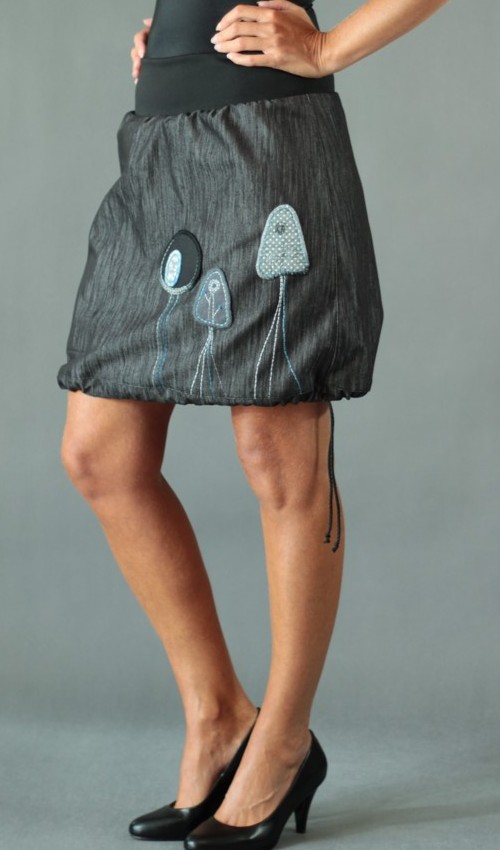 0247_P_šikmo_bavlna_polyester_bez_podšívky_antracit_modrá_áčková_1kapsa_tunýlek_černá_modro černá_les_tři stromy LaJuPe příklad áčkové sukně bavlna_polyester_bez_podšívky_antracit_modrá_áčková_1kapsa_tunýlek_černá_modro černá_les_tři stromy