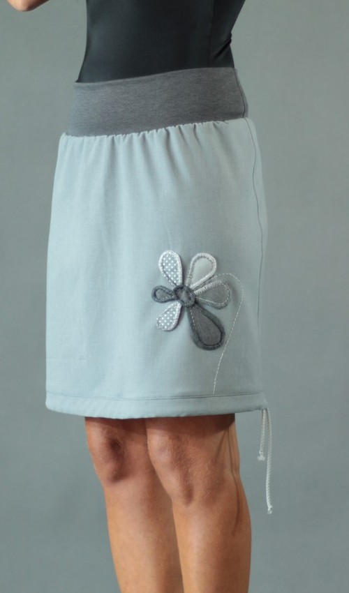 0250_LaJuPe sukně xl detail_viskóza_polyester_bez_podšívky_světlešedá_šedá_áčková_1kapsa_tunýlek_šedá_šedošedá_kytka_kytka LaJuPe sukně xl detail_viskóza_polyester_bez_podšívky_světlešedá_šedá_áčková_1kapsa_tunýlek_šedá_šedošedá_kytka_kytka