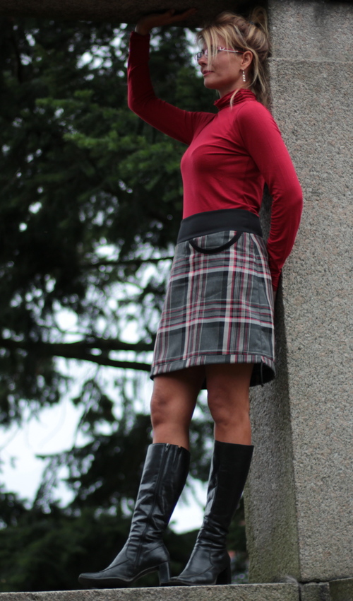 0254_LaJuPe sukně kostkovaná viskóza_polyester_bez_podšívky_šedá_vínová_áčková_1kapsa_tunýlek_černá_bez motivu LaJuPe sukně kostkovaná viskóza_polyester_bez_podšívky_šedá_vínová_áčková_1kapsa_tunýlek_černá_bez motivu