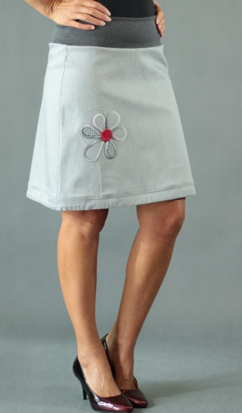 0257_LaJuPe sukně jeansová bavlna_polyester_bez_podšívky_světle šedá_červená_áčková_1kapsa_tunýlek_šedá_šedočervená_kytka_květ LaJuPe sukně jeansová bavlna_polyester_bez_podšívky_světle šedá_červená_áčková_1kapsa_tunýlek_šedá_šedočervená_kytka_květ