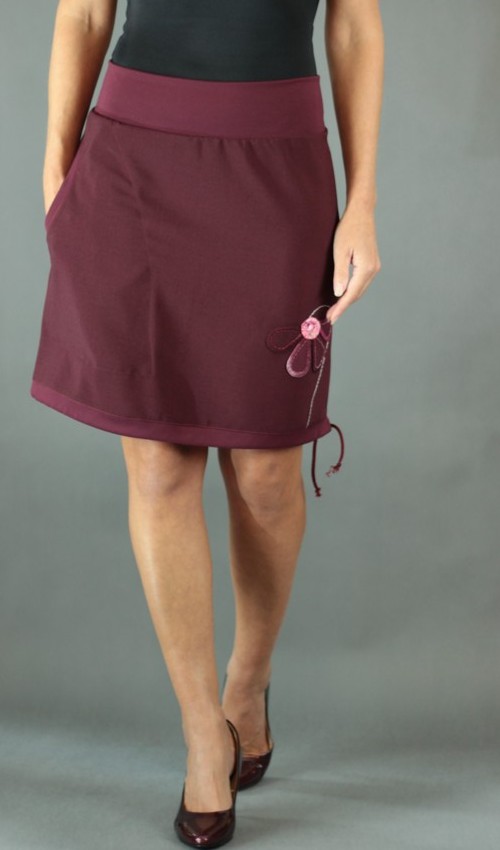 LaJuPe červená sukně polyester_polyester_bez_podšívky_vínová_růžová_áčková_1kapsa_tunýlek_vínová_vínová_kykta_polokvět