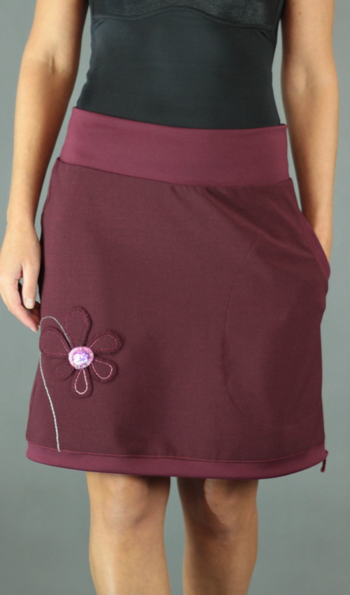 0279_LaJuPe minisukně polyester_polyester_bez_podšívky_vínová_vínová_áčková_1kapsa_tunýlek_vínová_vínová_kytka_květ LaJuPe minisukně polyester_polyester_bez_podšívky_vínová_vínová_áčková_1kapsa_tunýlek_vínová_vínová_kytka_květ