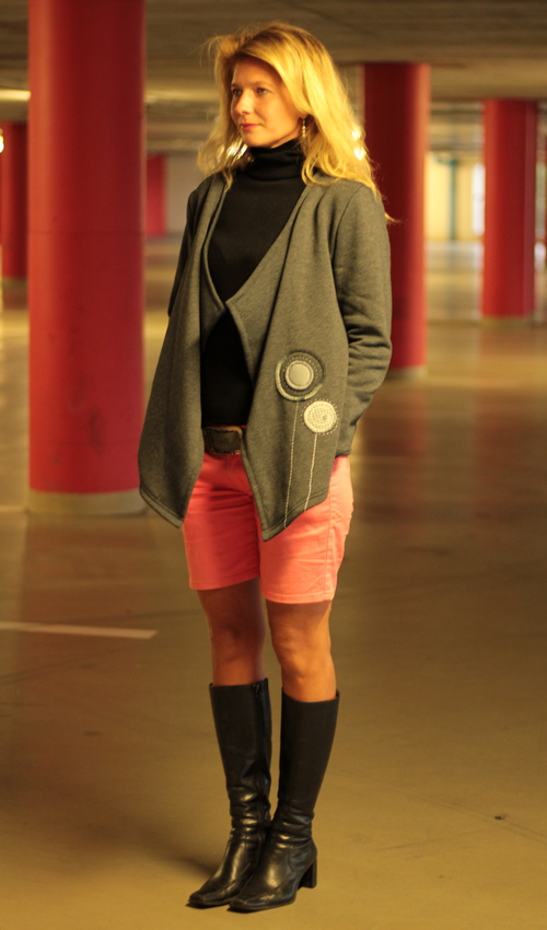 013_LaJuPe lehký kardigan bavlna__bez_podšívky_antracit_šedá_áčkový_bez_kapes_šedo antracit_kolečko_dvě kolečka LaJuPe lehký kardigan bavlna__bez_podšívky_antracit_šedá_áčkový_bez_kapes_šedo antracit_kolečko_dvě kolečka