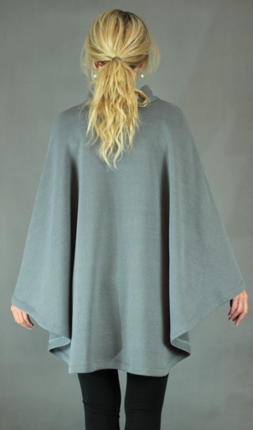 023_LaJuPe pončo xxl viskóza__bez_podšívky_šedá_červená_áčkový_bez_kapes_červená_kytka_kytka LaJuPe pončo xxl viskóza__bez_podšívky_šedá_červená_áčkový_bez_kapes_červená_kytka_kytka