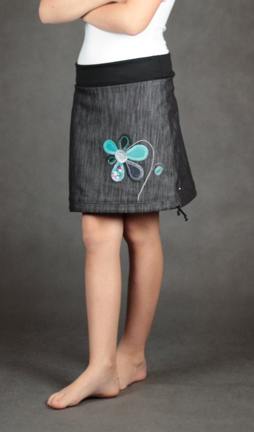 0284_LaJuPe dětské sukně bavlna polyester_bez_podšívky_černá_tyrkys_áčková_bez_kapes_tunýlek_černá_tyrkys_kytka_květ LaJuPe dětské sukně bavlna polyester_bez_podšívky_černá_tyrkys_áčková_bez_kapes_tunýlek_černá_tyrkys_kytka_květ