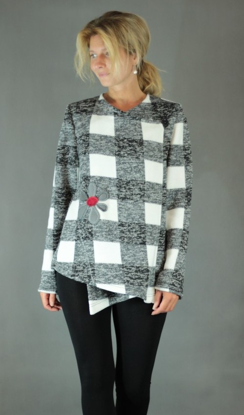 030_LaJuPe cardigan viskóza__bez_podšívky_černá_bílá_áčkový_bez_kapes_šedočervená_kytka_květ LaJuPe cardigan viskóza__bez_podšívky_černá_bílá_áčkový_bez_kapes_šedočervená_kytka_květ