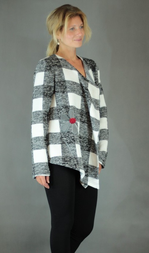 030_LaJuPe cardigan viskóza__bez_podšívky_černá_bílá_áčkový_bez_kapes_šedočervená_kytka_květ LaJuPe cardigan viskóza__bez_podšívky_černá_bílá_áčkový_bez_kapes_šedočervená_kytka_květ