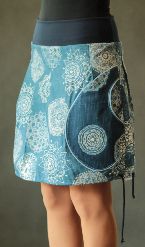 LaJuPe sukně bavlna elastan_bez_podšívky_tmavěmodrá_bleděmodrá_skládaná_1kapsa_tunýlek_modrá_modrá_mandala_mandaly LaJuPe sukně bavlna elastan_bez_podšívky_tmavěmodrá_bleděmodrá_skládaná_1kapsa_tunýlek_modrá_modrá_mandala_mandaly