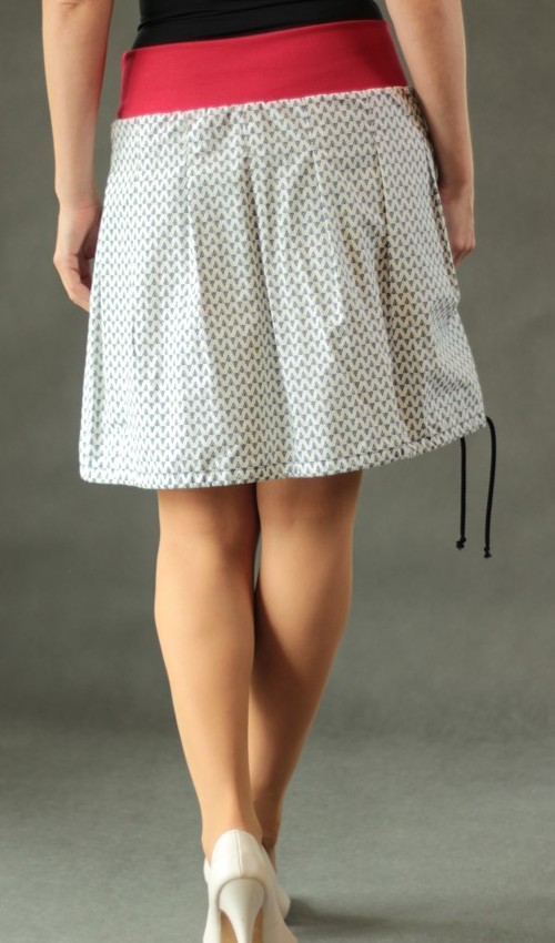 LaJuPe dlouhá letní sukně bavlna_elastan_bez_podšívky_bílá_modrá_skládaná_1kapsa_tunýlek_modrá_bíločervená_kytka